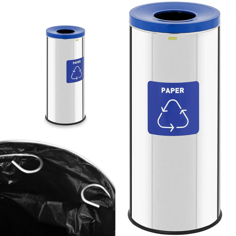 Avfallssorteringsbeholder i sølv, blått lokk for papir, nærbilde av posefeste og tydelig resirkuleringsmerke.