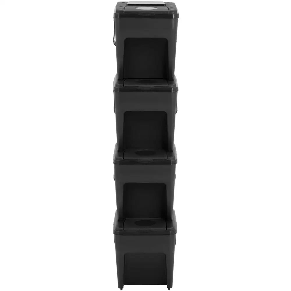 Avfallssorteringssystem med fire sorte plastbokser, stablet med frontåpning for enkel sortering og tilgang.