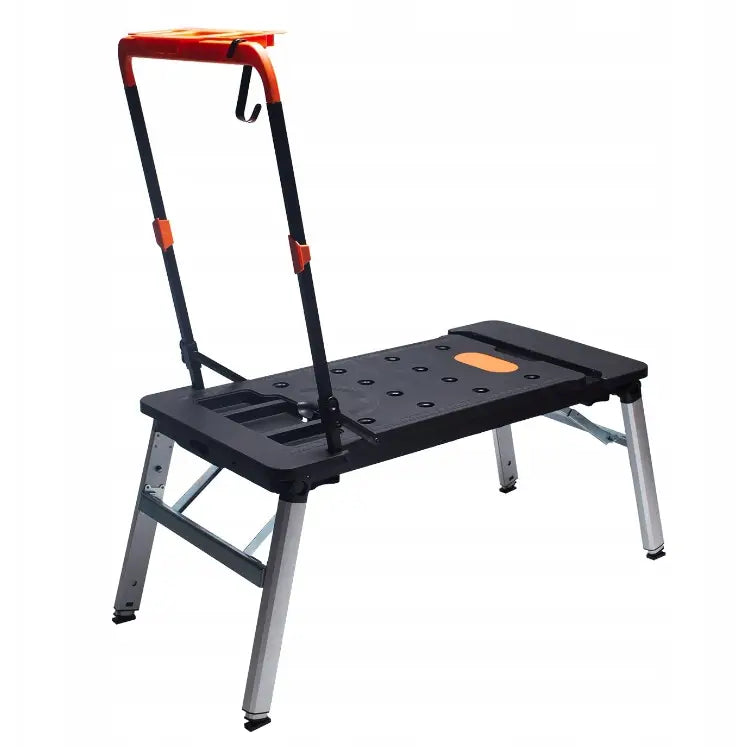 Awtools sammenleggbar arbeidsbenk 7-i-1, skråvisning med synlige ben, håndtak og oransje detaljer.