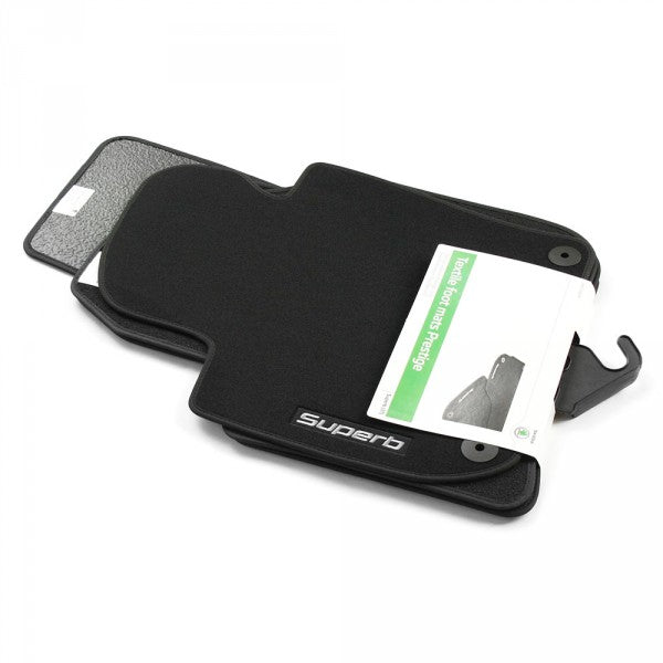 VAG OEM stoffmatter til Skoda Superb II – satin svart stoff