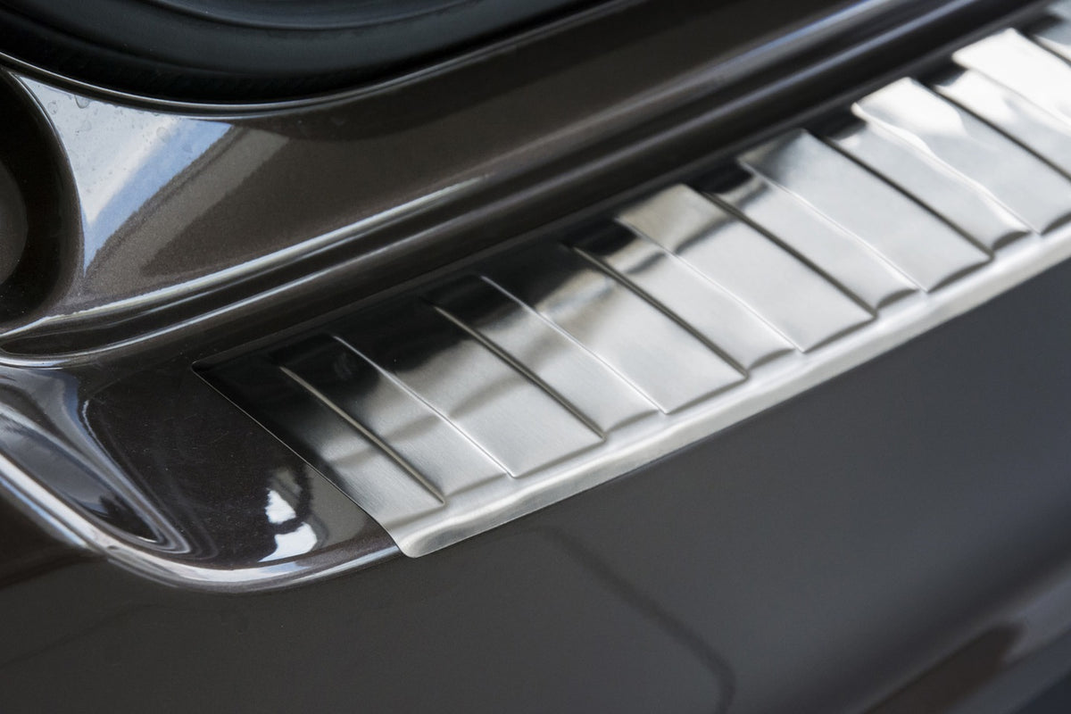 Bakfangerbeskytter Fiat Tipo Sedan (2016-) – Rustfritt stål - detaljer