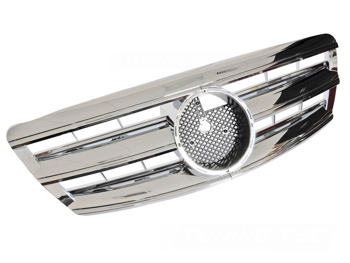 Grill til Mercedes S-Klasse W220 02-05 i krom sett rett forfra på hvit bakgrunn.