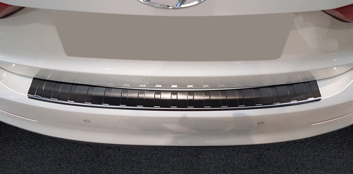 Avisa bakfangerbeskytter til Hyundai Elantra VI – rustfritt stål