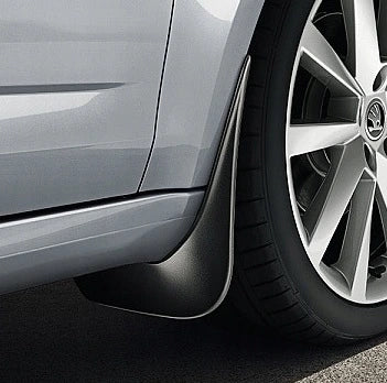 VAG OEM skvettlapp til Skoda Superb III 2015 − – svart matt finish