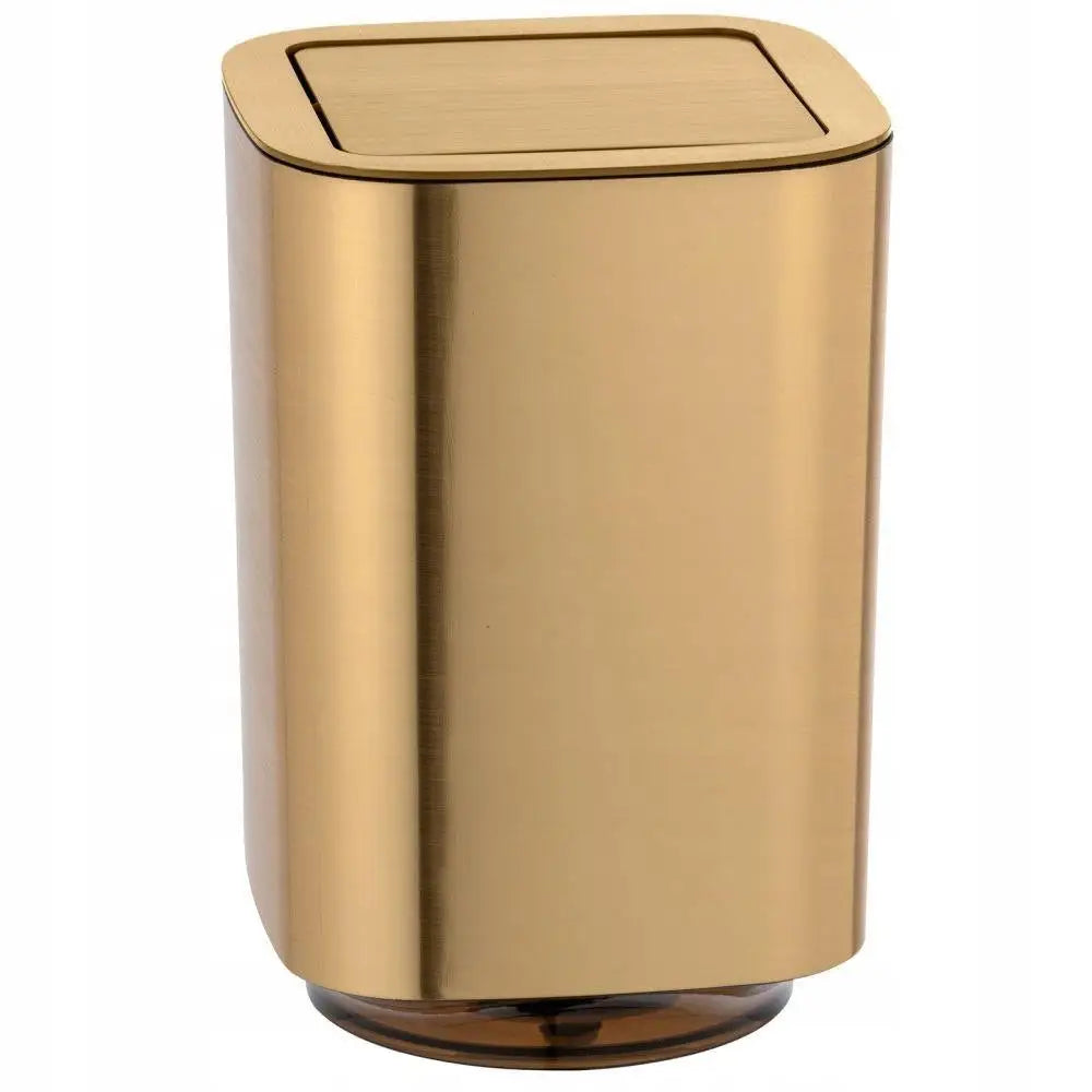 Baderom søppelbøtte i gullfarget metall, skrå forfra med avrundede hjørner og blankt lokk.