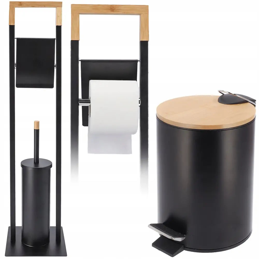 Baderomssett i svart metall og lyst tre, med pedalbøtte, dorullholder og toalettbørste samlet.