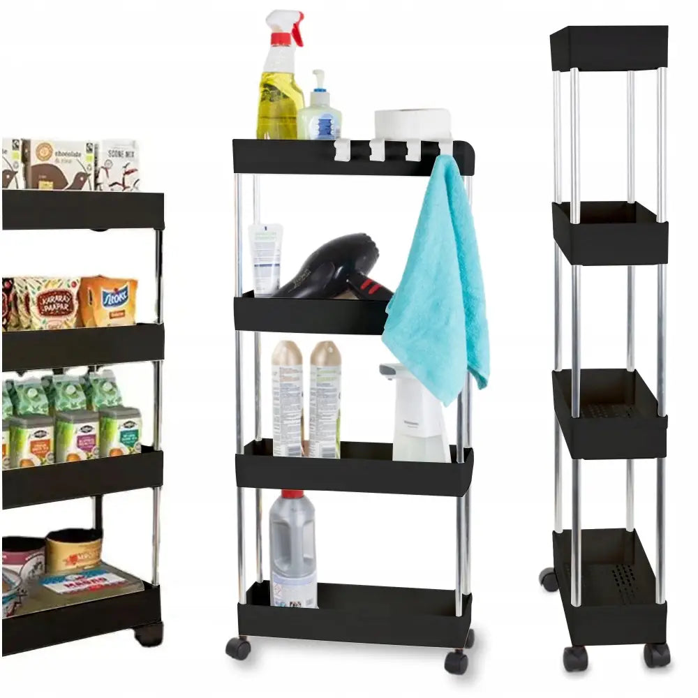 Badetrille hyllevogn med fire svarte plast-hyller, sølvfargede stenger og hjul, utstyrt med håndkle og rengjøringsartikler.