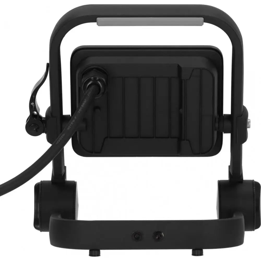 Bærbar LED-lampe sett bakfra med synlig kabeltilkobling, justerbar ramme og detaljerte festemekanismer.