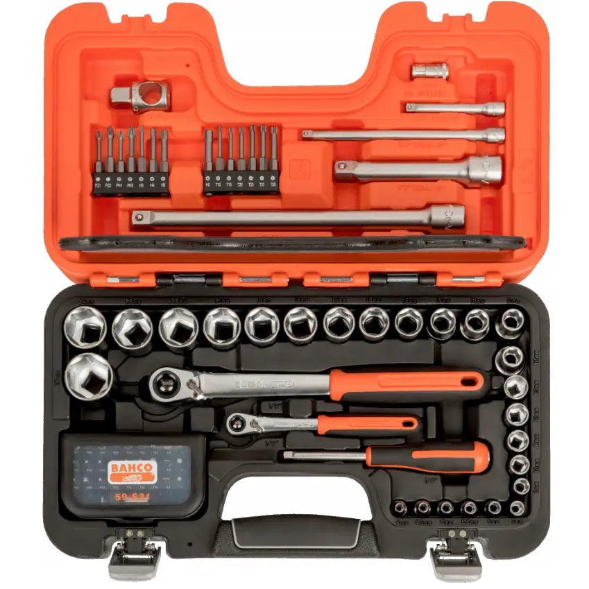 Bahco pipenøkkelsett i åpen koffert, sett ovenfra med oransje detaljer og 79 deler sortert i skuminnlegg.