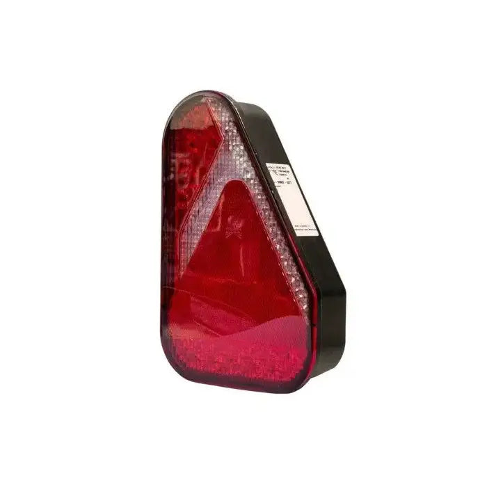 Baklys tilhenger høyre Aspöck Earpoint III, rød trekantlykt med refleks og synlig etikett fra skrå vinkel.