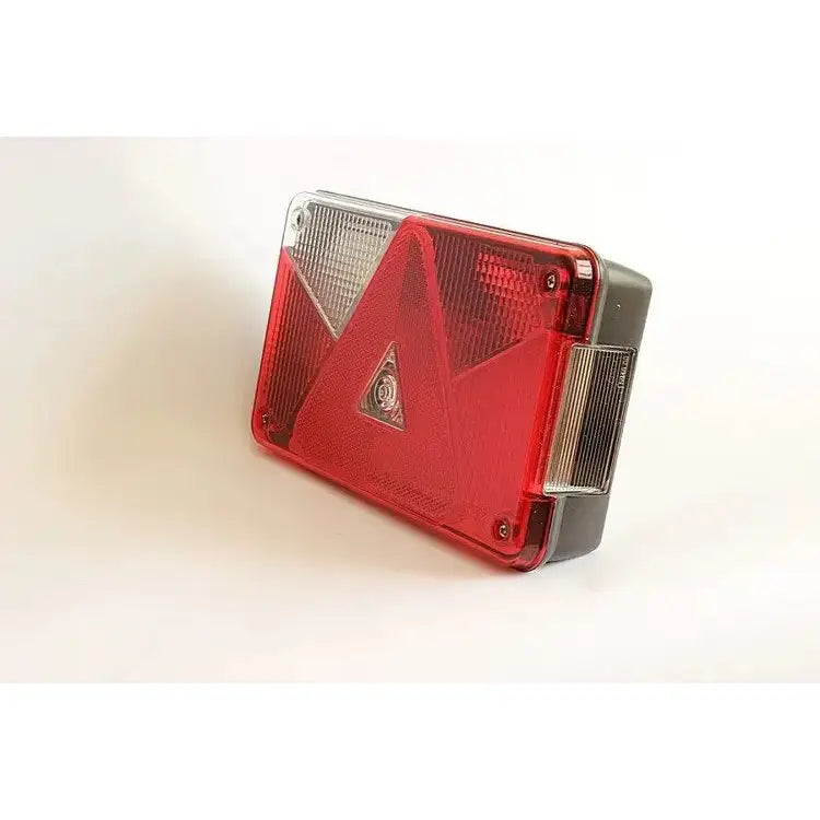 Baklys tilhenger venstre Aspöck Multipoint V, skrå vinkel som viser trekantrefleks og grå bakside.