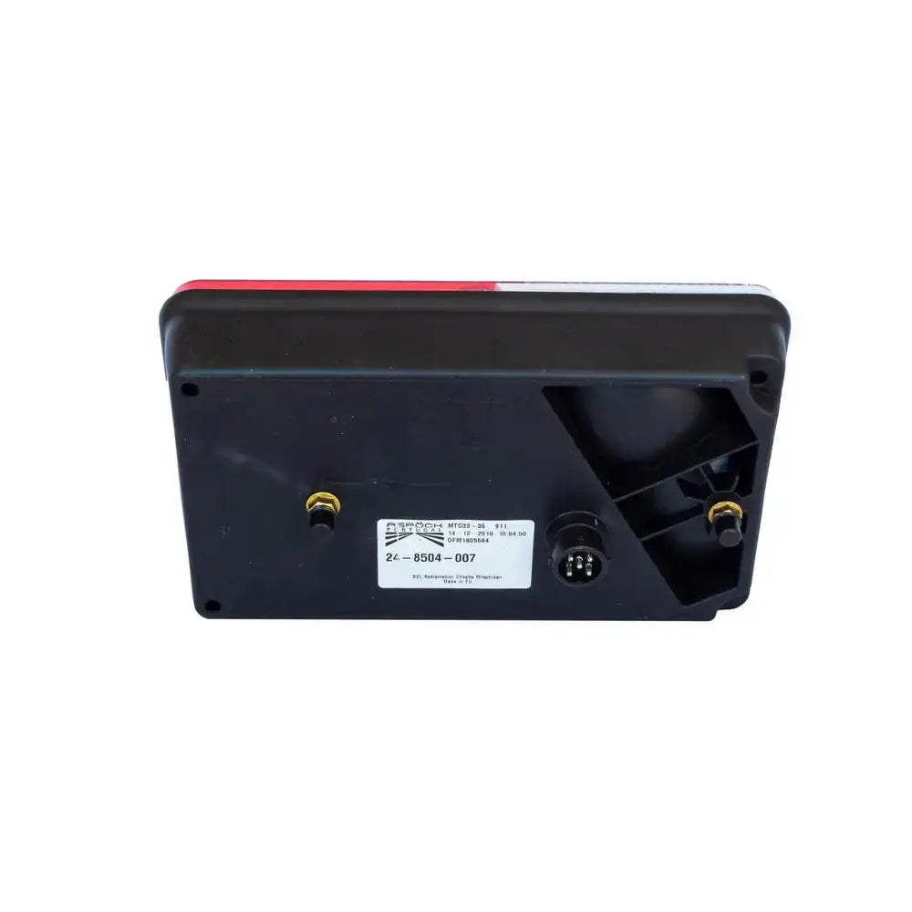 Baklys Venstre led for tilhengere, bakside med etikett, tilkoblingskontakt og feste, rødt og hvitt felt synlig.