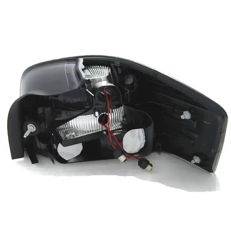 Baklys Audi A3 05.03-08 Smoke LED sett bakfra med ledninger, reflektorer og monteringspunkter.