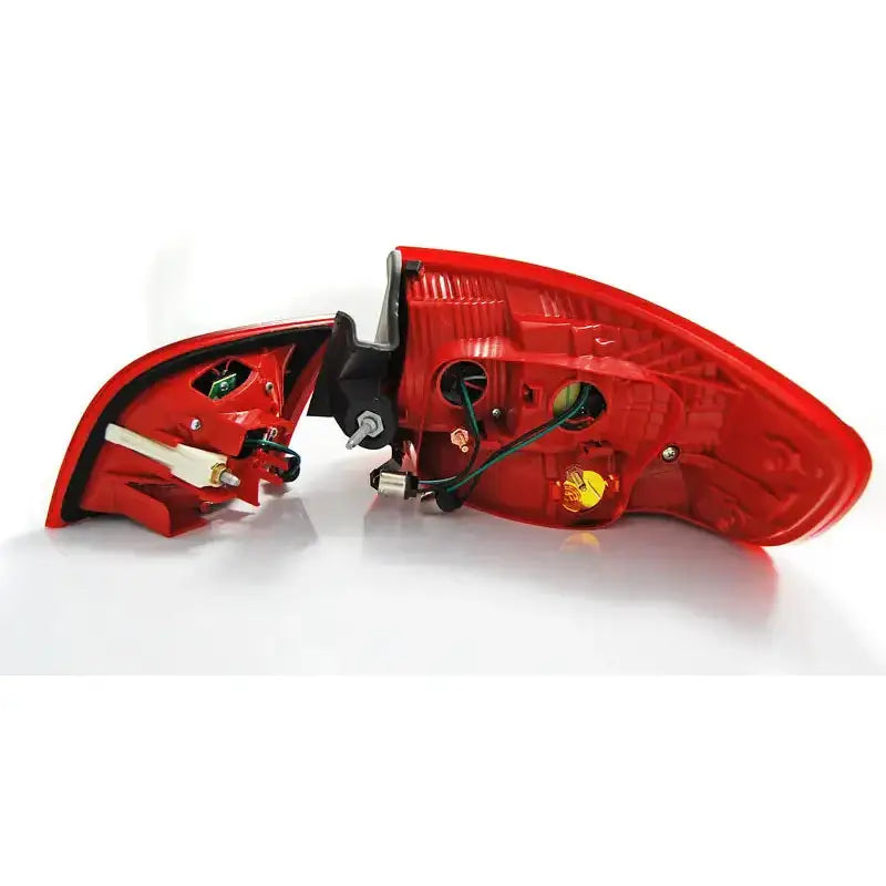 Baklys Audi A3 8P 04-08 Sportback vist fra undersiden med synlige ledninger og pærer mot hvit bakgrunn.