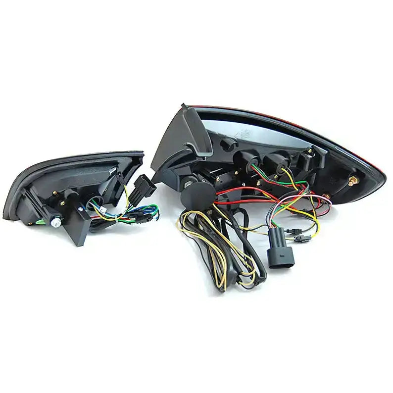 Baklys Audi A3 8P 5D 08-12 LED Bar Smoke sett bakfra med synlige ledninger og kontakter.