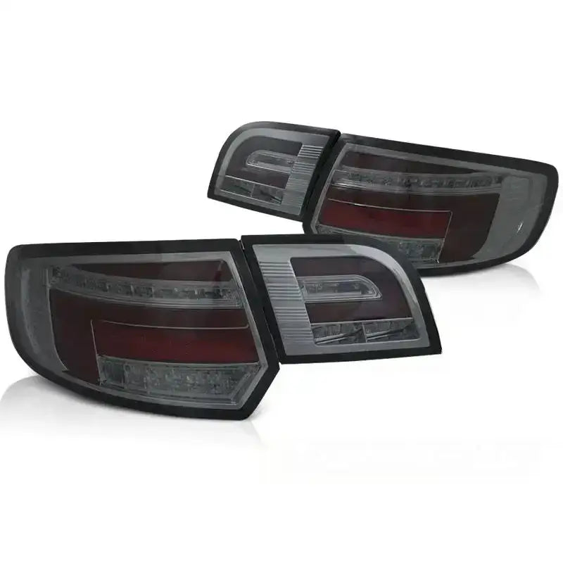 Baklykter Audi A3 8P 5D Sportback 08-12 med LED Bar i rødt og sotet glass, sett fra skrå vinkel.