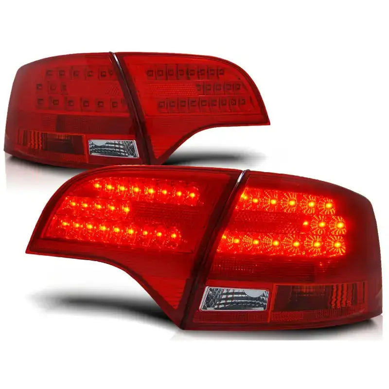 Baklykt Audi A4 B7 Avant LED, tent nærmest og avslått bak, sett fra skrå vinkel.