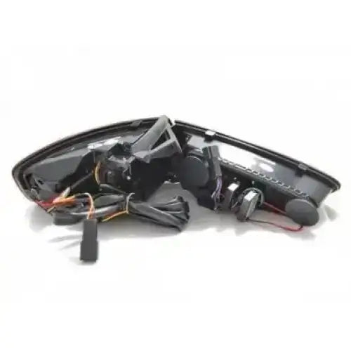 Baklamper Audi A4 B8 12-15 OEM BULB Led Bar Black med ledninger og sensorer fra skrå vinkel.