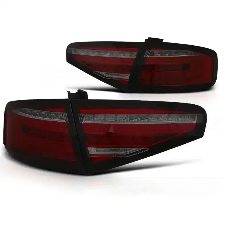 Baklykter Audi A4 B8 12-15 sedan i rød og svart plast med LED-bar og moderne design.