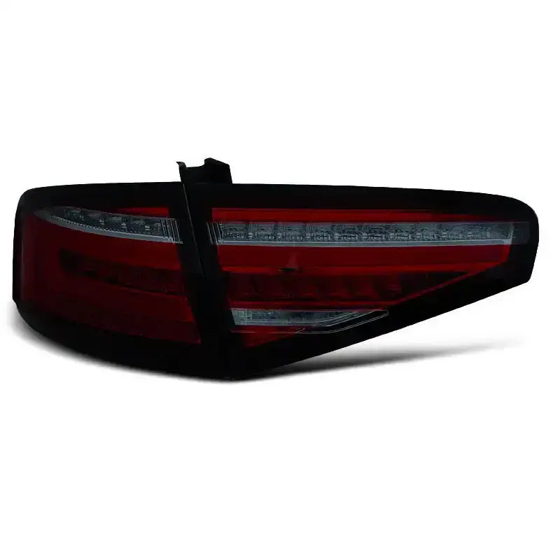 Baklykter Audi A4 B8 12-15 Sedan Red Smoke LED sett forfra med moderne linjer og integrerte LED.