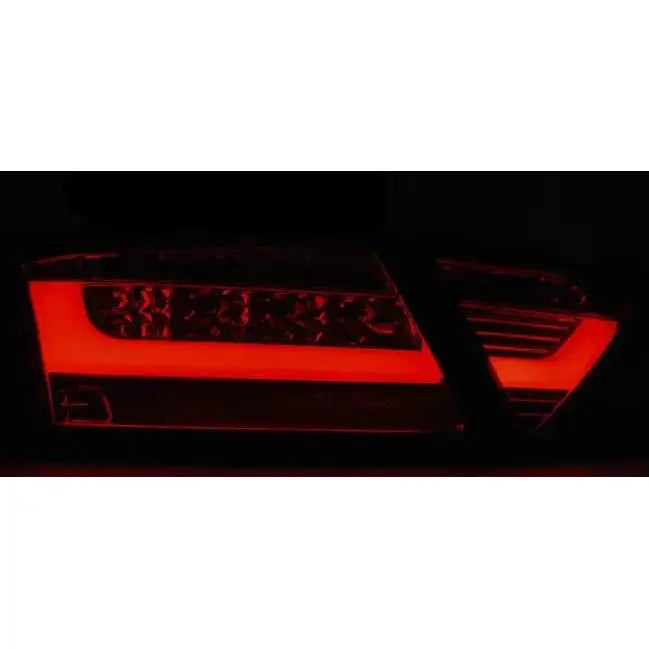 Baklykter Audi A5 07-06.11 Coupe Chrome Led Bar med rød LED og moderne lyssignatur bakfra.