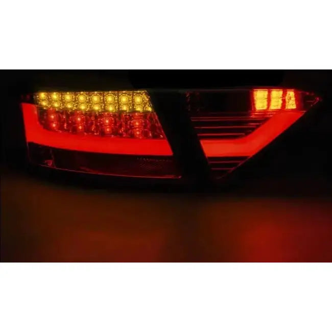 Baklykt Audi A5 07-06.11 Coupe Chrome LED Bar sett skrått bakfra med røde og gule lysdioder.