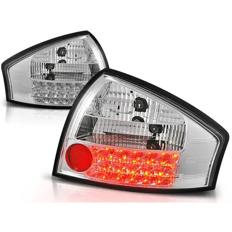 Baklykt Audi A6 05.97-.05.04 Chrome LED vist skrått med aktivt rødt LED-lys.
