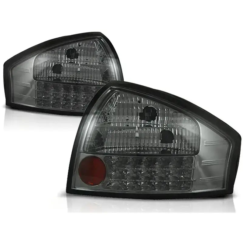 Baklykt Audi A6 05.97-05.04 Smoke LED sett med sotet glass og rødt felt nederst til venstre.