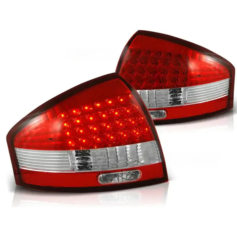 Baklykt Audi A6 97-04 Red White LED sett, skrå vinkel med opplyste dioder og refleksfelt.