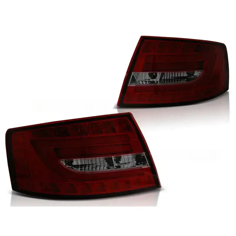 Baklykter Audi A6 C6 Sedan 04.04-08 Red Smoke LED 7PIN sett fra skrå vinkel mot forsiden.