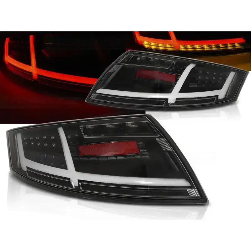 Baklykter Audi TT 04.06-02.14 Black Led Bar med mørktonet glass og klare LED-lysstriper.