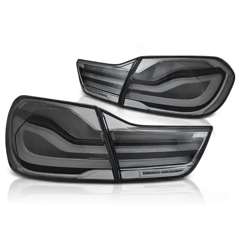 Baklykter BMW 4 Serie 13-16 LED Smoke sett fra skrå vinkel med sotet design og lysstriper.