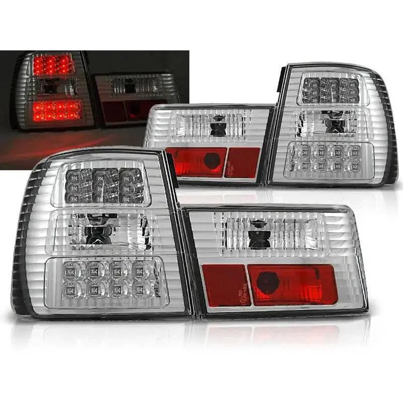 Baklykter Bmw E34 Chrome Led med klare linser, røde og hvite felt, vist skrått forfra med lysene på.