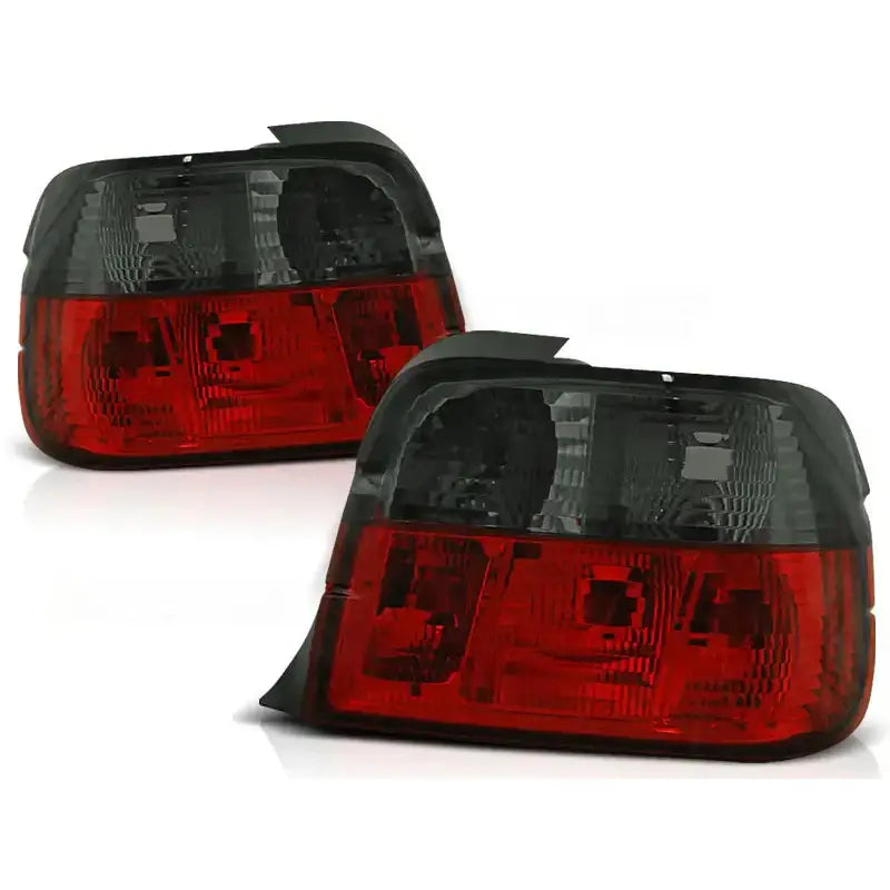 Baklykter Bmw E36 Compact Clear Red Smoke, to rektangulære lykter av plast mot hvit bakgrunn.