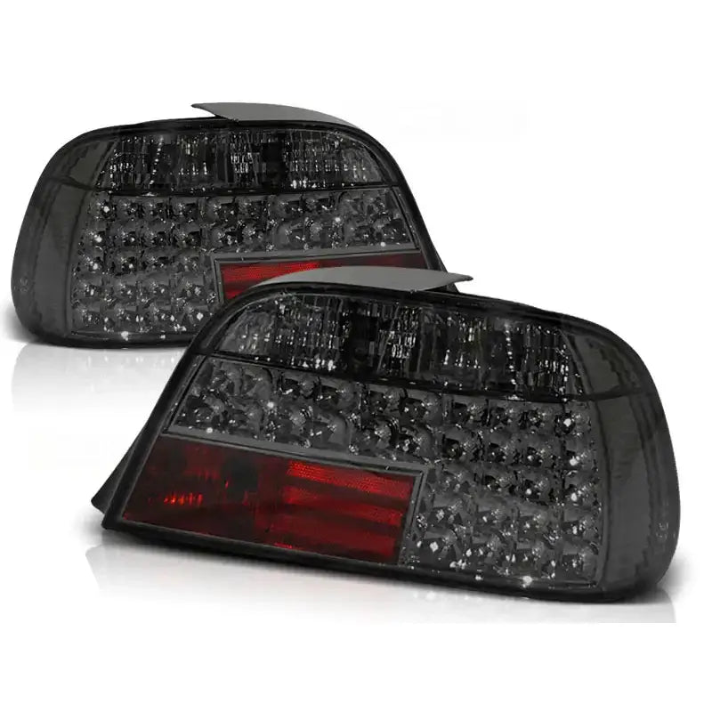 Baklykter Bmw E38 06.94-07.01 i sotet LED-utgave, sett skrått forfra og fra siden.