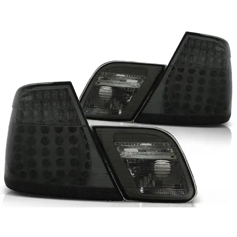 Baklykt Bmw E46 04.99-03.03 coupe smoke LED sett fra skrå vinkel med synlige LED-punkter.