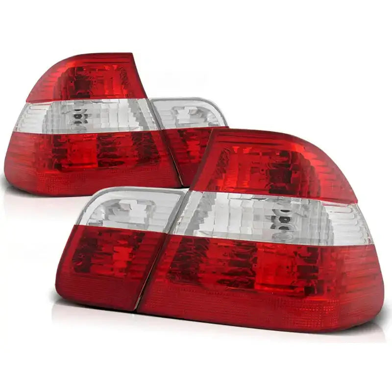 Baklykter Bmw E46 05.98-08.01 med rødt og hvitt LED-design, sett fra skrå vinkel mot hvit bakgrunn.
