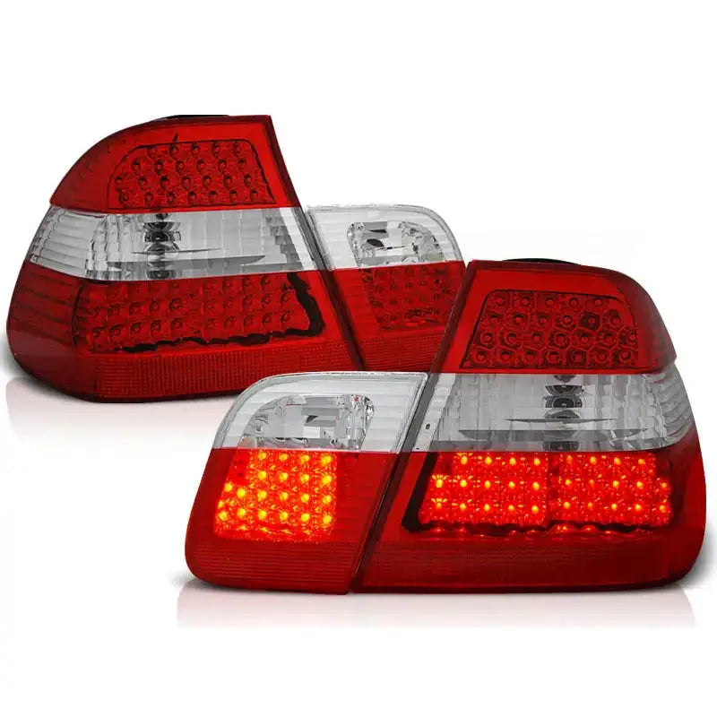 Baklykter BMW E46 sedan LED med rødt og klart plast, skrå vinkel, ett baklys lyser.