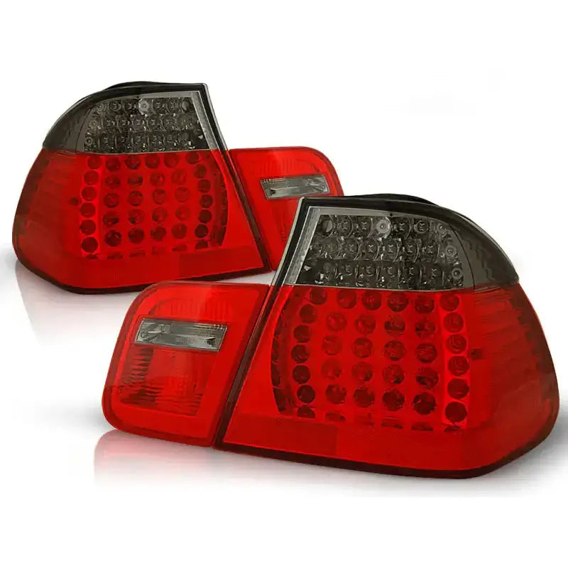 Baklykt Bmw E46 Red Smoke LED med synlige LED-pærer og refleksdetaljer, skrå vinkel mot hvit bakgrunn.