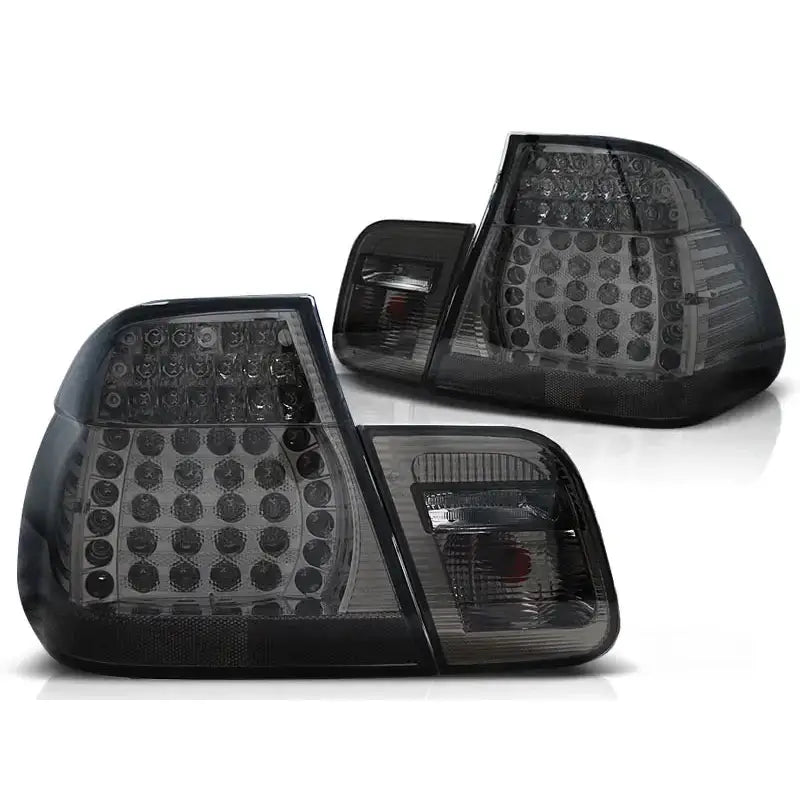 Baklykt Bmw E46 sedan LED smoke, sett skrått med synlige runde LED-elementer mot hvit bakgrunn.