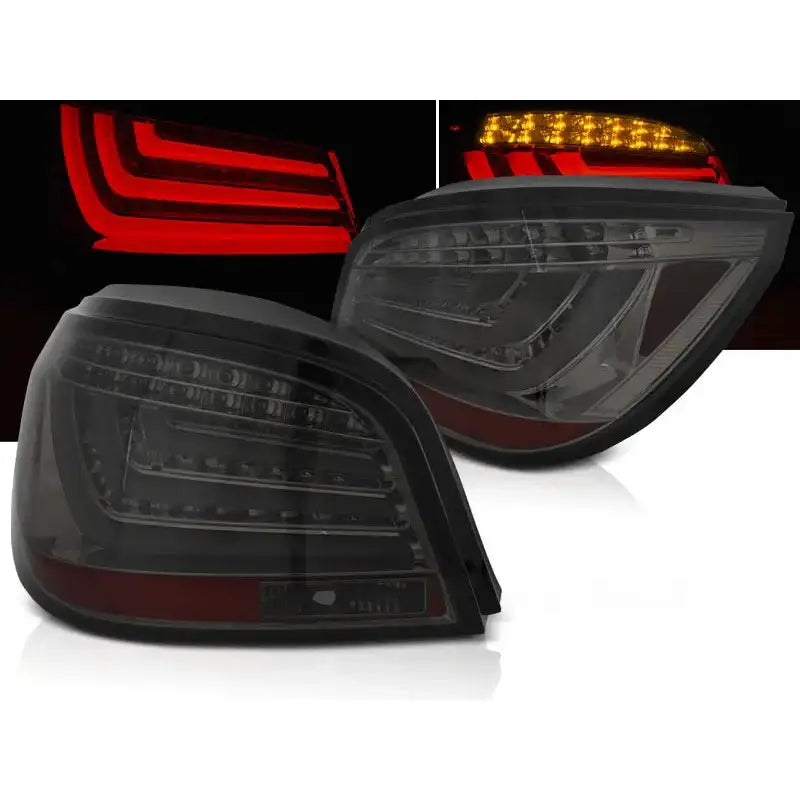 Baklykter Bmw E60 07.03-02.07 med smoke LED Bar, opplyst med røde og oransje striper fra skrå vinkel.