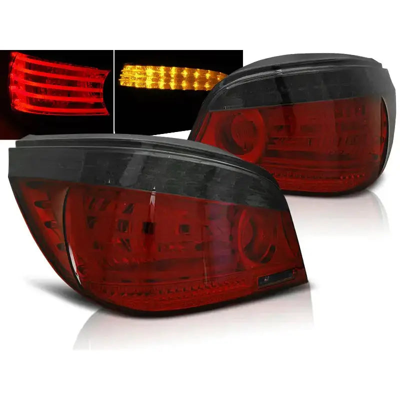 Baklykter Bmw E60 07.03-07 Red Smoke LED, vist fra skrå vinkel med lysende innfeltbilder.