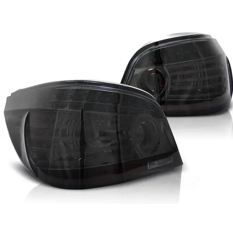 Baklykt BMW E60 07.03-07 smoke LED sett, vist fra hjørnet med klart linsemønster.