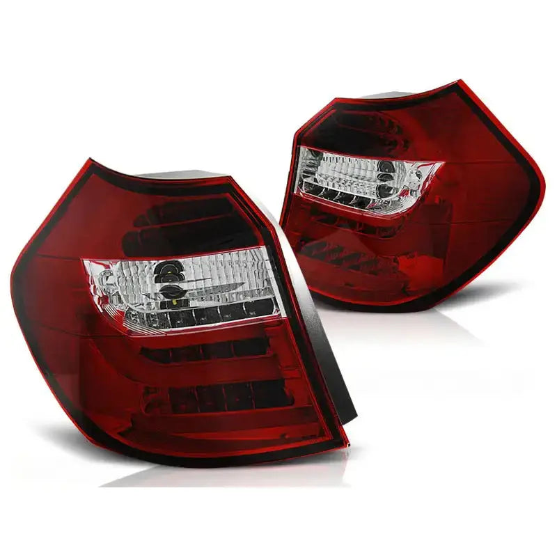Baklykter Bmw E87/E81 09.07-11 LCI Red White Led Bar med rød og hvit plast, skrå vinkel.
