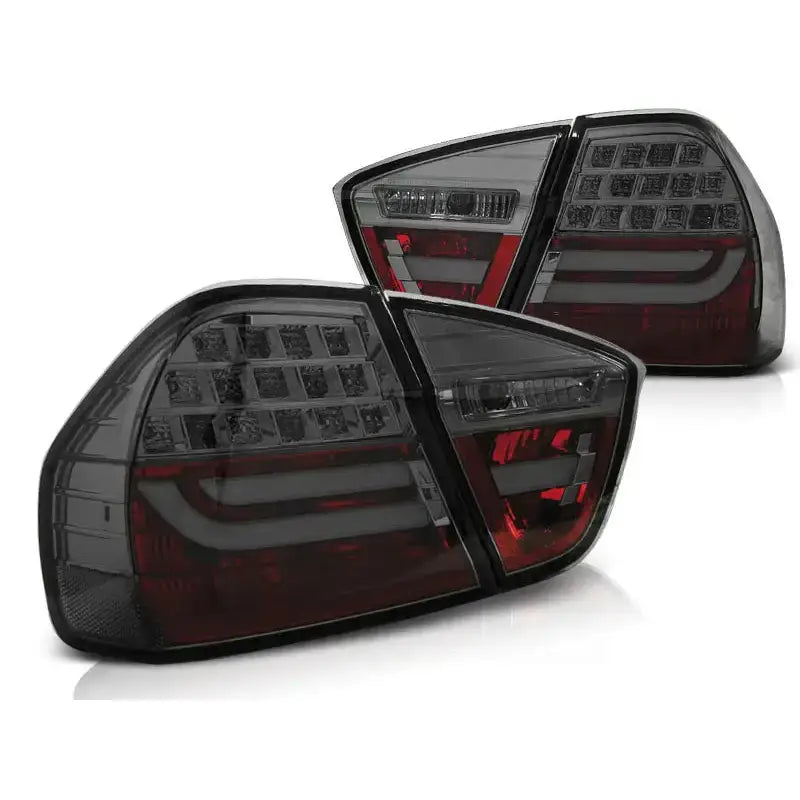 Baklykt Bmw E90 Clear Smoke LED Bar, to lamper med sotet glass vist fra vinkel mot hvit bakgrunn.