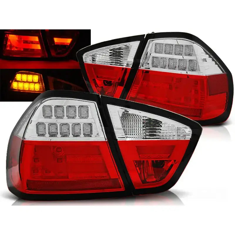 Baklykter Bmw E90 LED med klart og rødt deksel, oransje blinklys synlig i nærbilde.