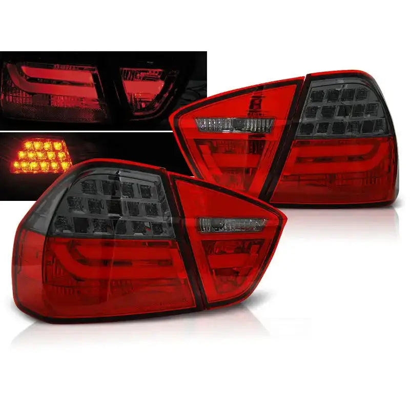 Baklykter Bmw E90 Red Smoke LED Bar, sett fra skrå vinkel med lys aktivert dag og natt.