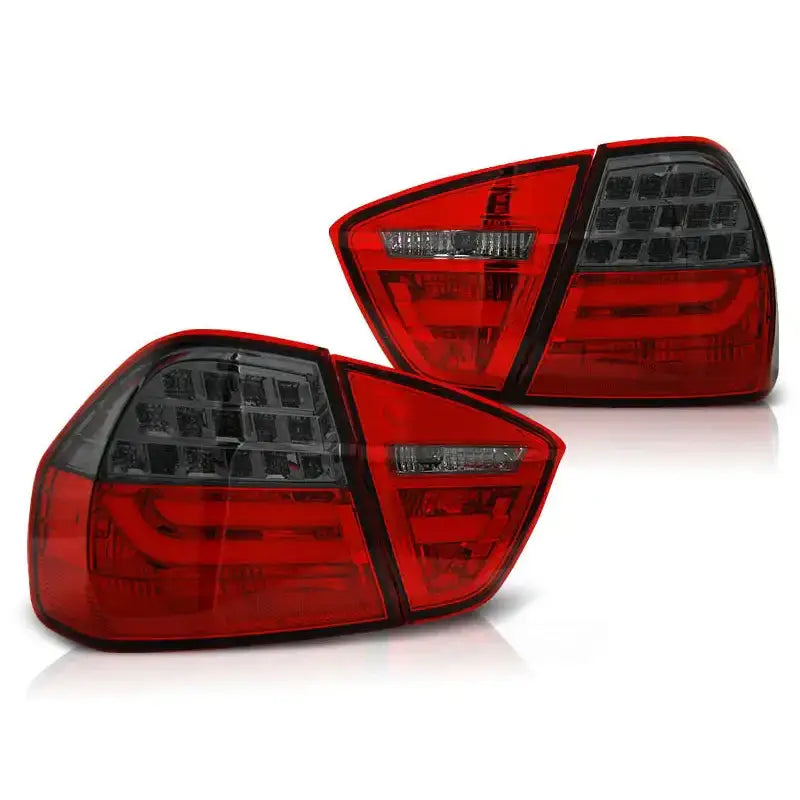 Baklykt Bmw E90 Red Smoke LED Bar med moderne design og tydelige linjer, sett fra skrå vinkel.