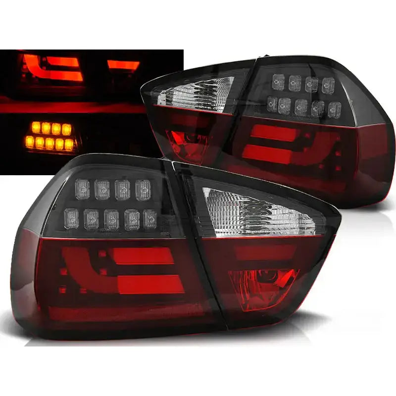 Baklykter Bmw E90 LED i svart og rød plast med klare felter og opplyste LED-elementer.