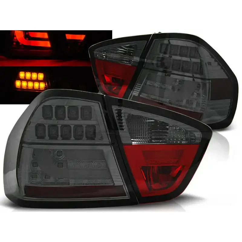 Baklykter Bmw E90 Smoke LED Bar med sotet glass og røde detaljer, tent i mørket.